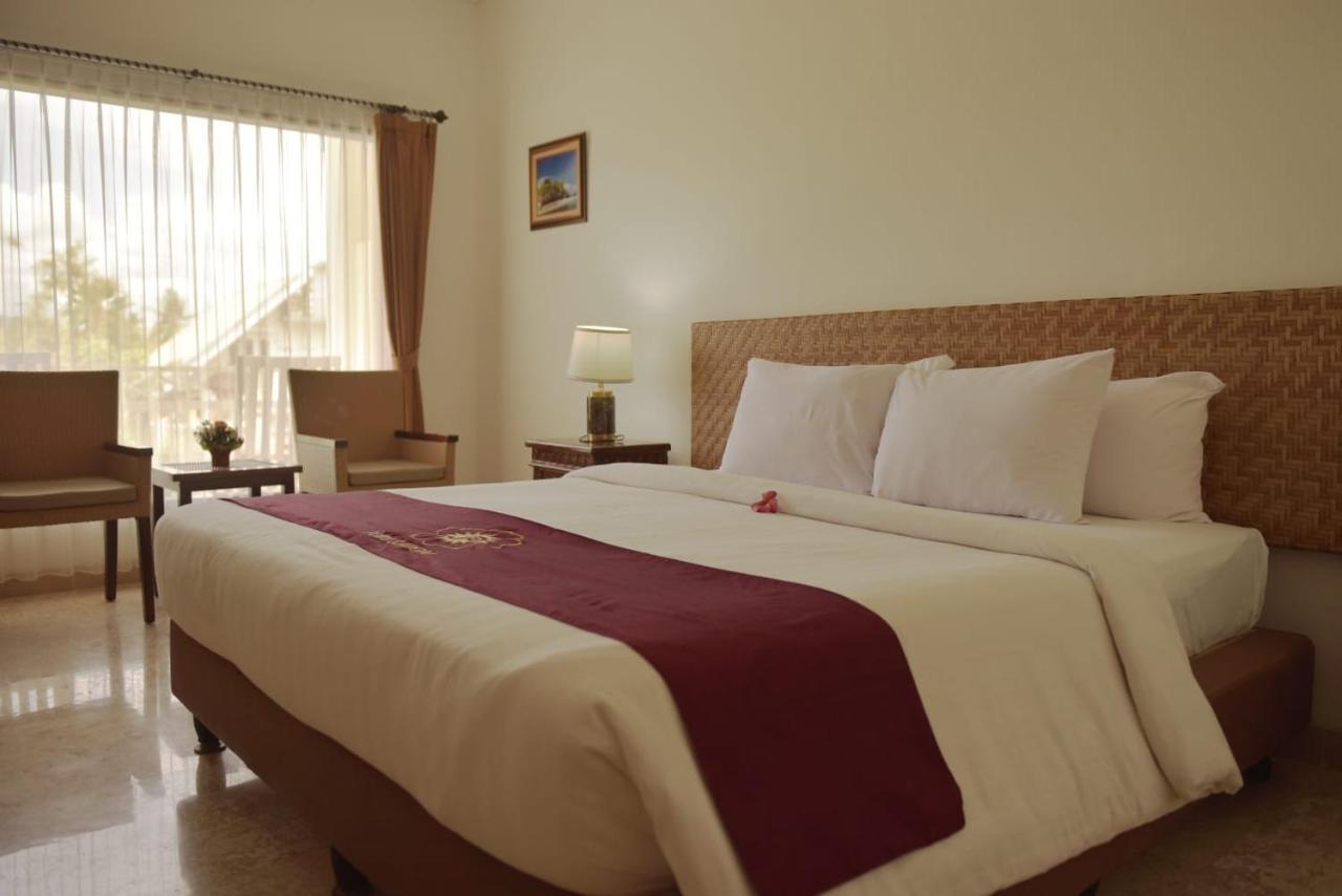Puri Lovina Hotel Exterior photo